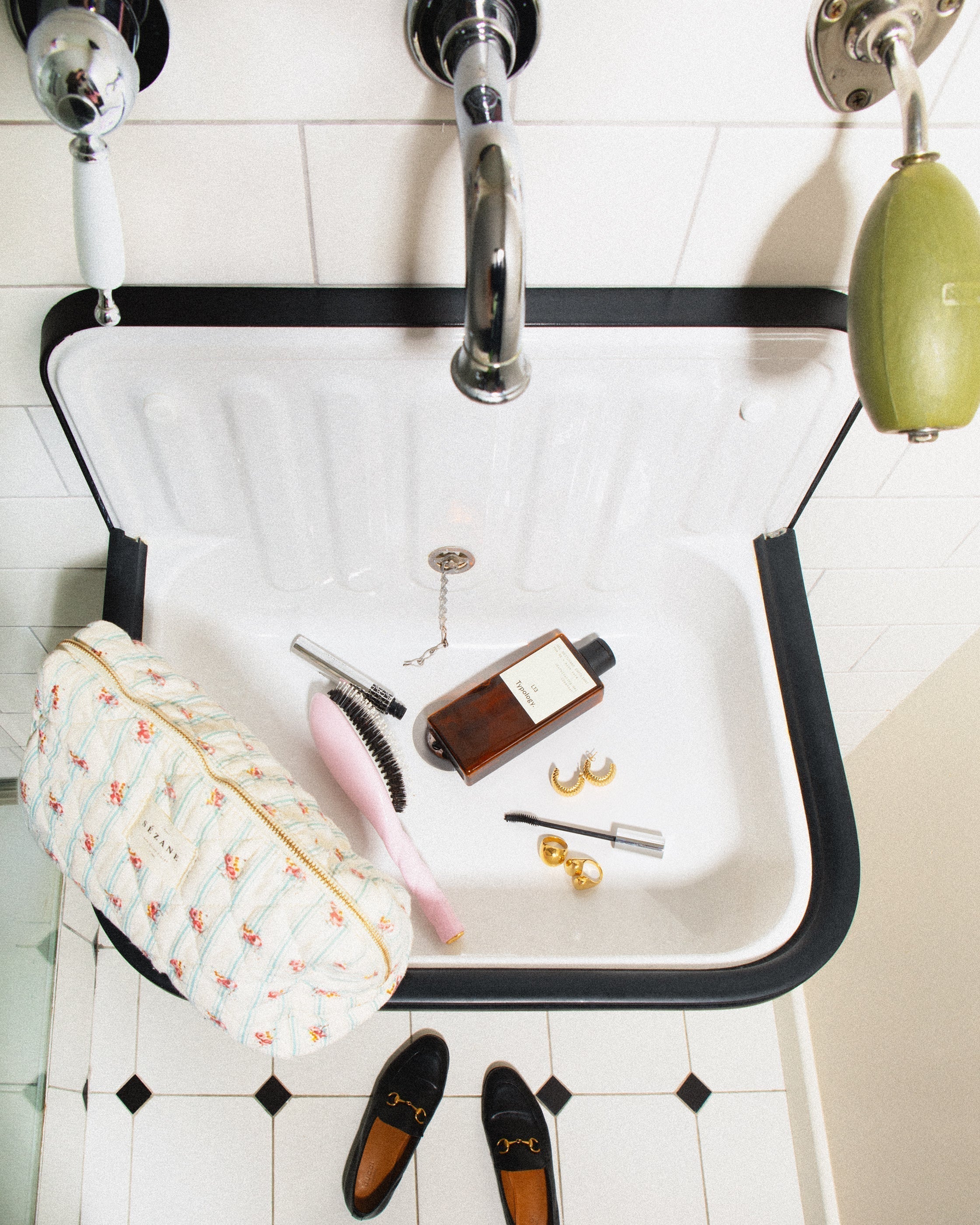 Pourquoi nos bijoux conservent leur éclat : l’innovation PVD et l’acier 316L